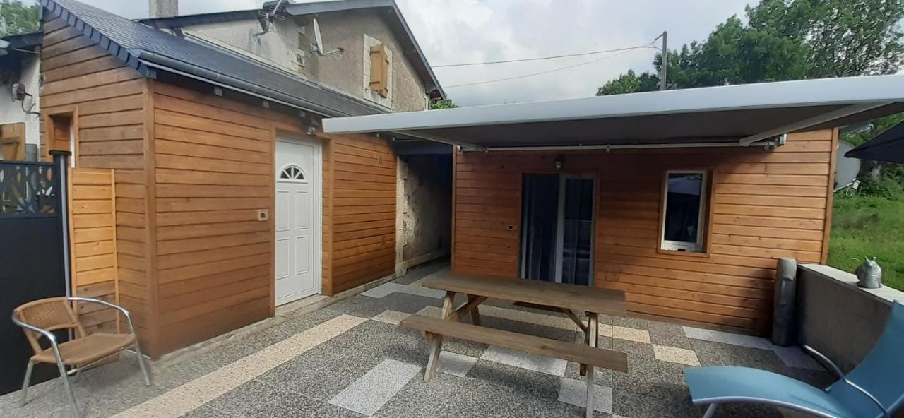 Le Petit Pays Apartment Montgivray Екстериор снимка