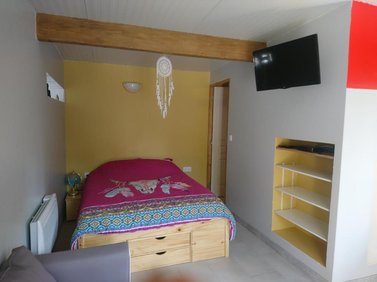 Le Petit Pays Apartment Montgivray Екстериор снимка